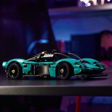 Конструктор LEGO Technic Aston Martin Valkyrie 707 деталей (42208)