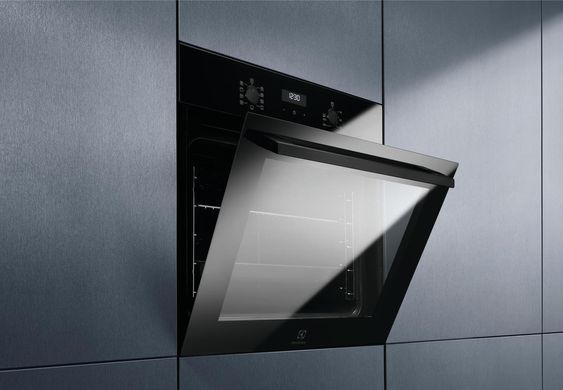Electrolux Духова шафа електрична, 65л, А, пара, дисплей, конвекція, телескопічні напрямні, чорний EOD5H70BZ фото