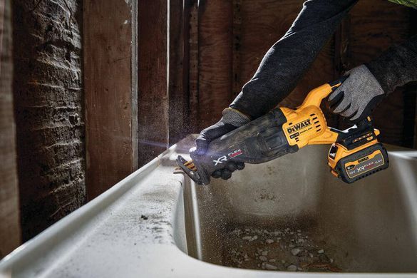 Пила сабельная аккумуляторная DeWALT DCS386NT DCS386NT фото
