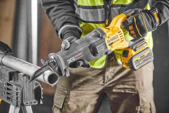Пила сабельная аккумуляторная DeWALT DCS386NT DCS386NT фото