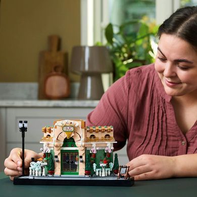 Конструктор LEGO Icons Французская кофейня