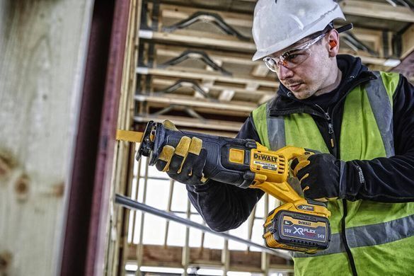 Пила сабельная аккумуляторная DeWALT DCS389N DCS389N фото