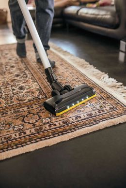 Karcher Пылесос беспроводный VC 6 CORDLESS OURFAMILY, конт пыль -0.8л, автон. раб. до 50мин, вес-2.5кг, НЕРА 12, белый 1.198-670.0 фото