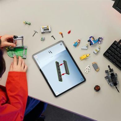 Конструктор LEGO Fortnite Табір Peely та Sparkplug 250 деталей (77075)