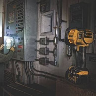 Фонарь светодиодный аккумуляторный DeWALT DCL043 DCL043 фото