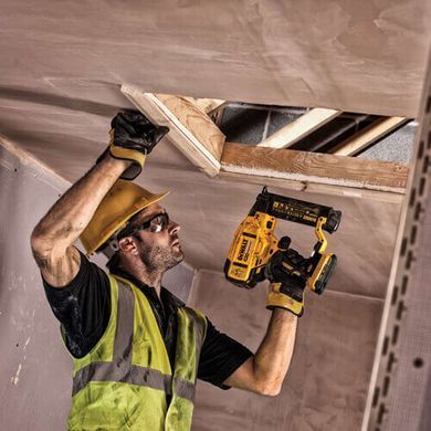 Пистолет гвоздозабивной бесщеточный аккумуляторный DeWALT DCN680NT