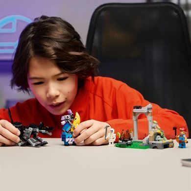 Конструктор LEGO Fortnite Табір Peely та Sparkplug 250 деталей (77075)