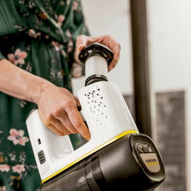 Karcher Пылесос беспроводный VC 6 CORDLESS OURFAMILY, конт пыль -0.8л, автон. раб. до 50мин, вес-2.5кг, НЕРА 12, белый 1.198-670.0 фото