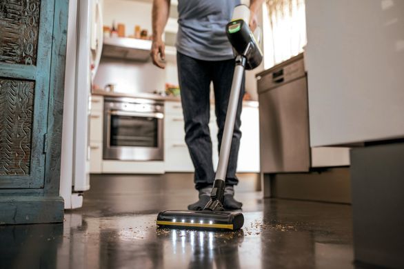 Karcher Пылесос беспроводный VC 6 CORDLESS OURFAMILY, конт пыль -0.8л, автон. раб. до 50мин, вес-2.5кг, НЕРА 12, белый 1.198-670.0 фото